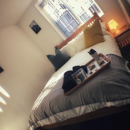 Aparthotel Castle Terrace Tipton Esterno foto