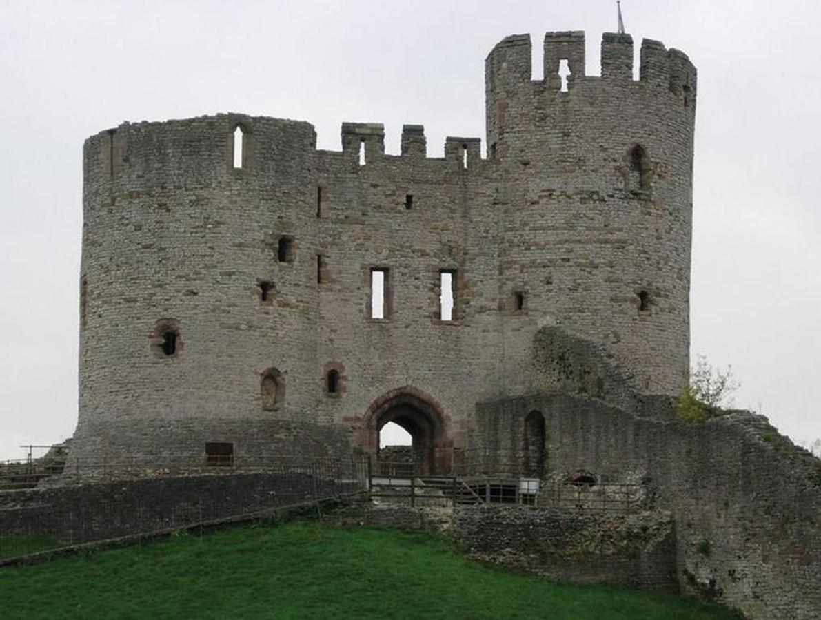 Aparthotel Castle Terrace Tipton Esterno foto